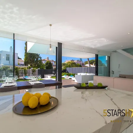 Villa, 180m To Sandy Villa